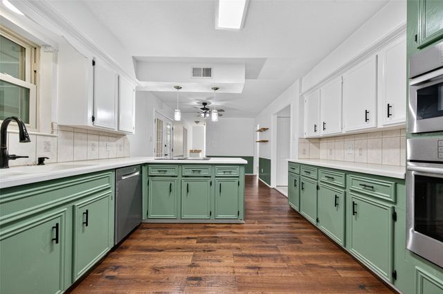 202 Laura Lane, Conroe, TX 77385