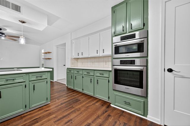 202 Laura Lane, Conroe, TX 77385