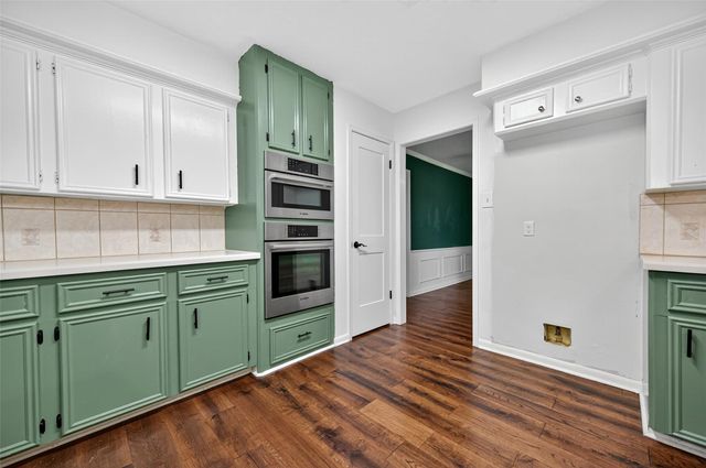 202 Laura Lane, Conroe, TX 77385