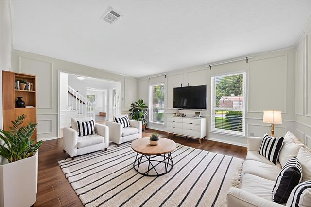 202 Laura Lane, Conroe, TX 77385