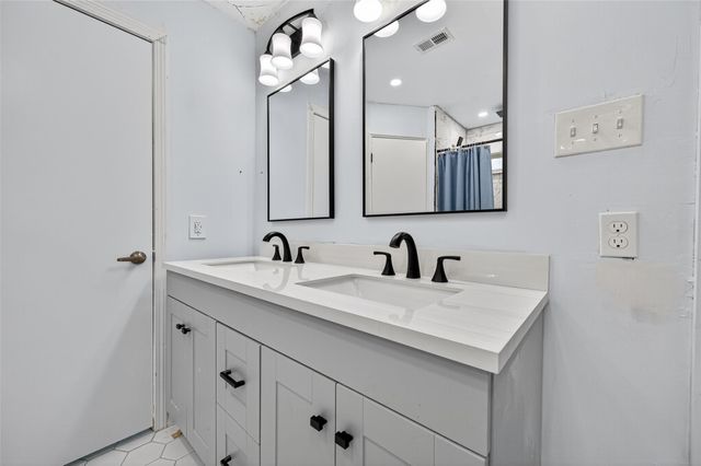 202 Laura Lane, Conroe, TX 77385