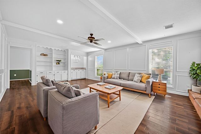 202 Laura Lane, Conroe, TX 77385