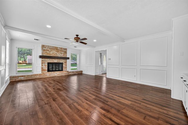 202 Laura Lane, Conroe, TX 77385