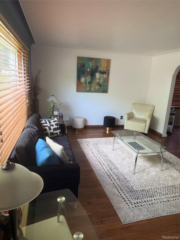 434 Moross Road, Grosse Pointe Farms, MI 48236