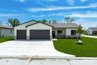 519 E Elmwood St, Park City, KS 67147