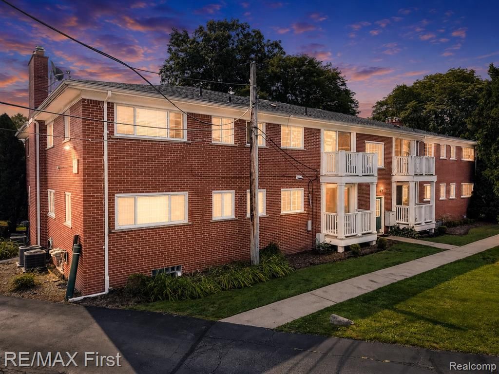 475 N Eton Street C2, Birmingham, MI 48009