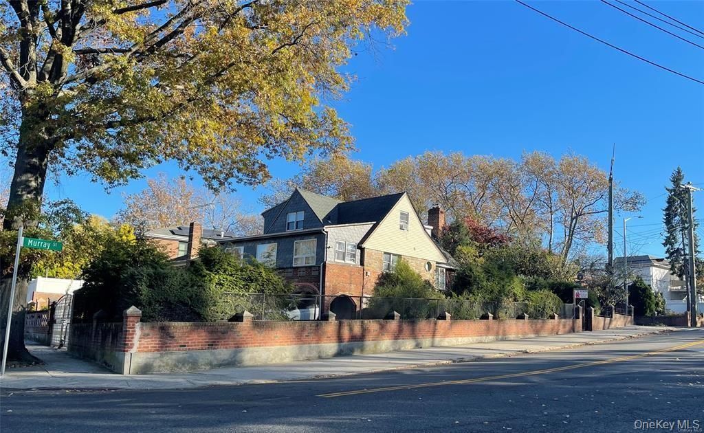 29 -05 Murray St, Flushing, NY 11354 — photo 2