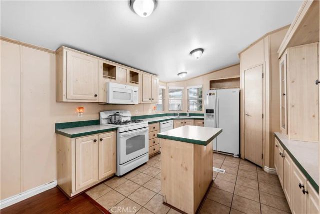 16079 Yarnell C35, Sylmar, CA 91342