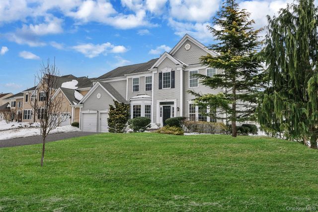 27 Avolet Court, Mount Sinai, NY 11766