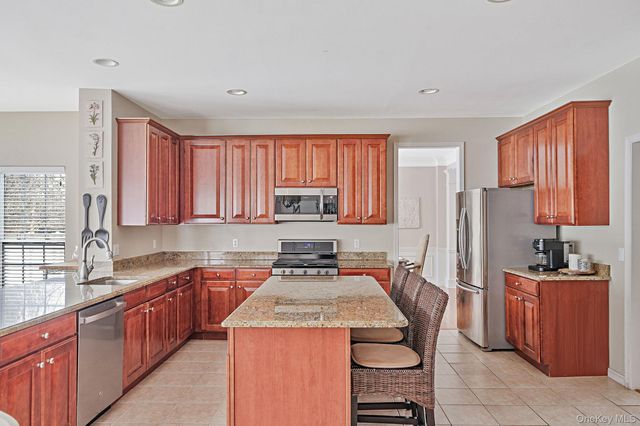 27 Avolet Court, Mount Sinai, NY 11766