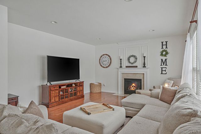 27 Avolet Court, Mount Sinai, NY 11766