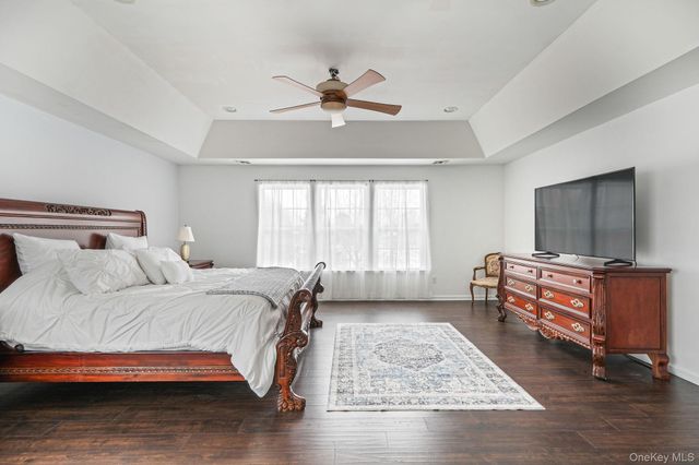 27 Avolet Court, Mount Sinai, NY 11766