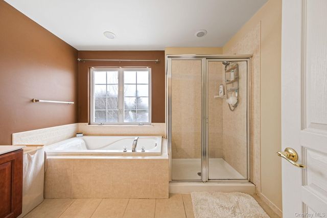 27 Avolet Court, Mount Sinai, NY 11766