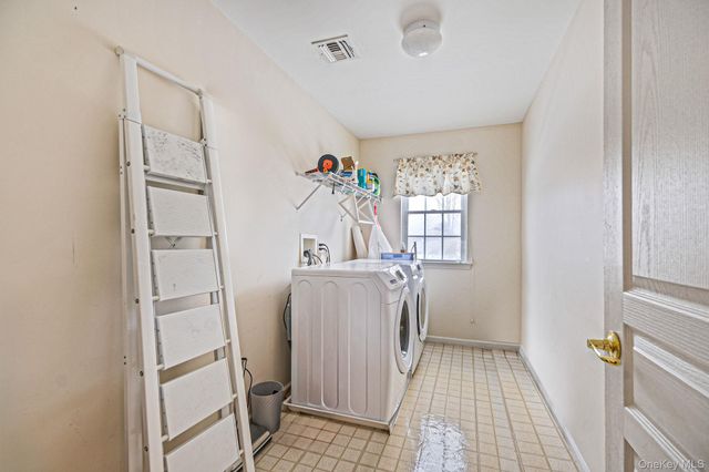 27 Avolet Court, Mount Sinai, NY 11766