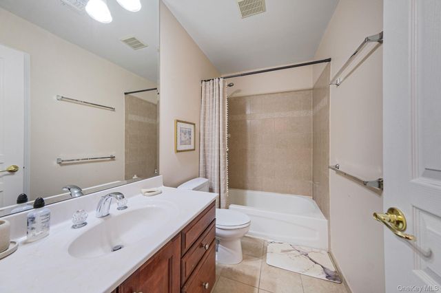 27 Avolet Court, Mount Sinai, NY 11766