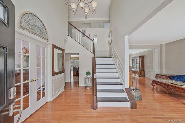 27 Avolet Court, Mount Sinai, NY 11766