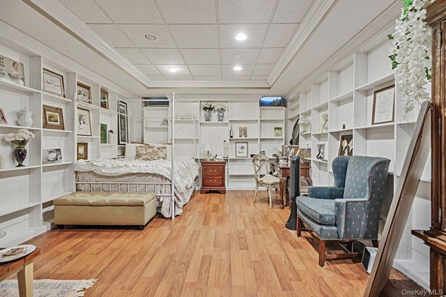 27 Avolet Court, Mount Sinai, NY 11766