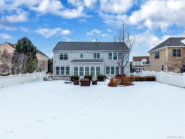 27 Avolet Court, Mount Sinai, NY 11766