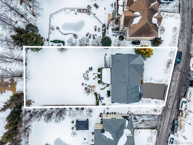 27 Avolet Court, Mount Sinai, NY 11766