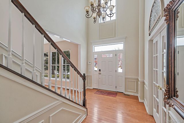 27 Avolet Court, Mount Sinai, NY 11766