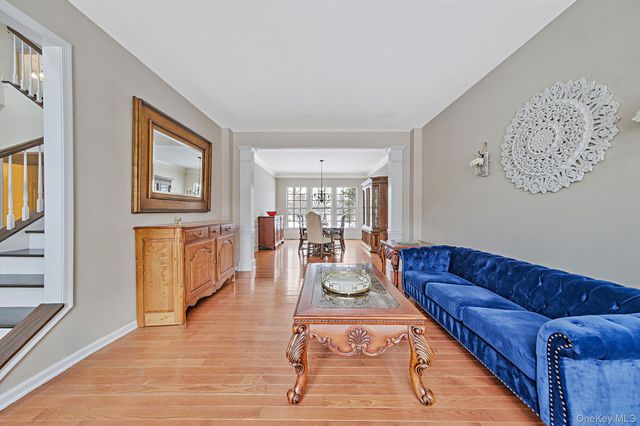 27 Avolet Court, Mount Sinai, NY 11766