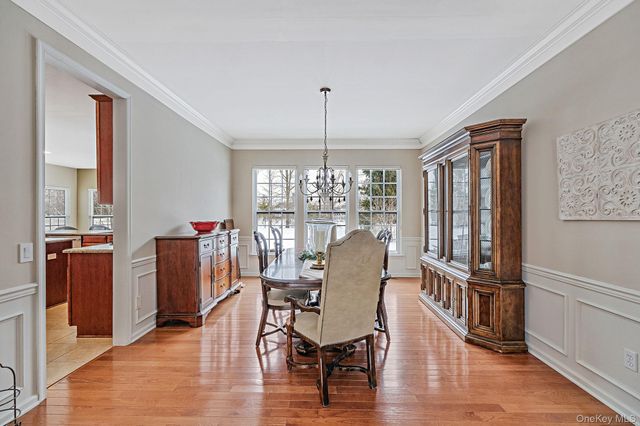 27 Avolet Court, Mount Sinai, NY 11766