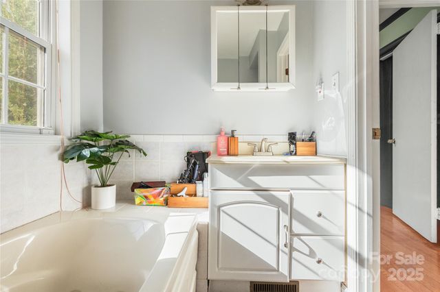 333 Oakview Park Road, Asheville, NC 28803