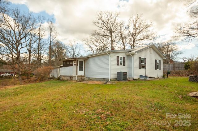 333 Oakview Park Road, Asheville, NC 28803