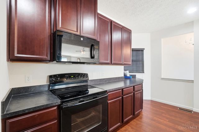 7460 Victoria Falls Avenue, Deerfield Twp., OH 45039