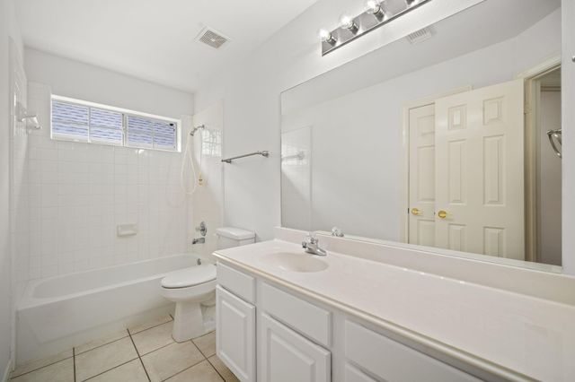 902 W Palmcrest Court, Pearland, TX 77584