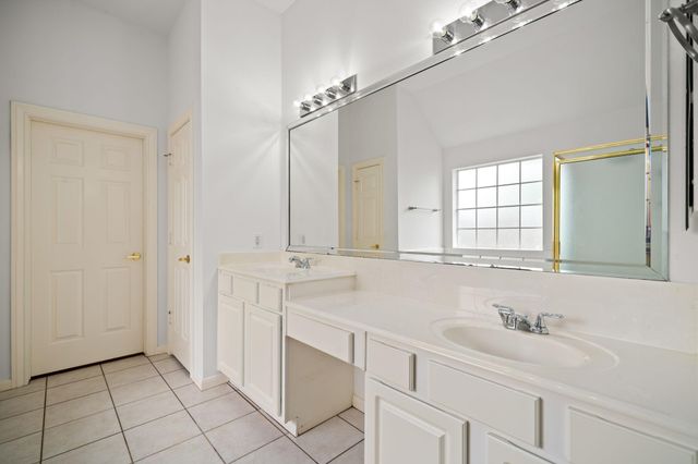 902 W Palmcrest Court, Pearland, TX 77584