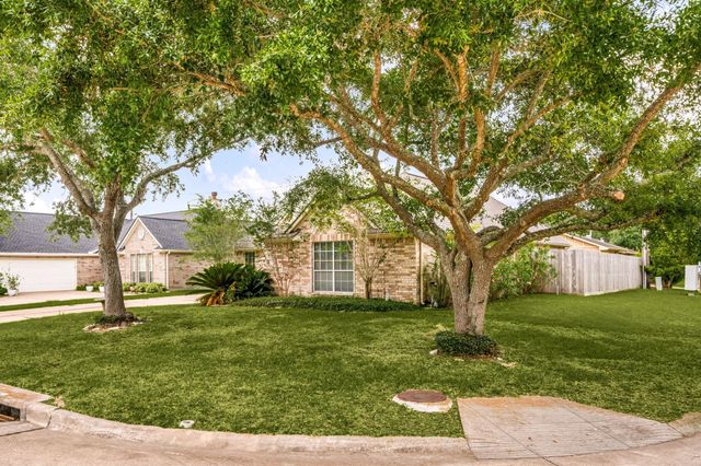 902 W Palmcrest Court, Pearland, TX 77584