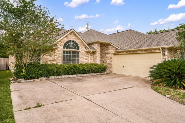 902 W Palmcrest Court, Pearland, TX 77584