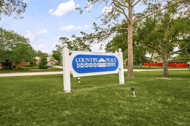 902 W Palmcrest Court, Pearland, TX 77584