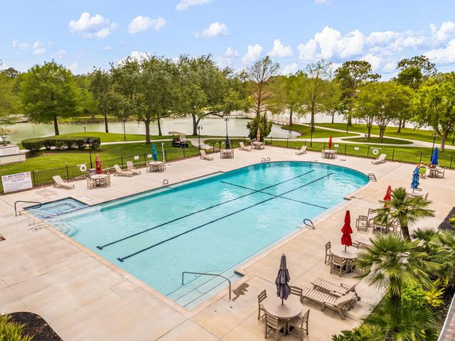 902 W Palmcrest Court, Pearland, TX 77584