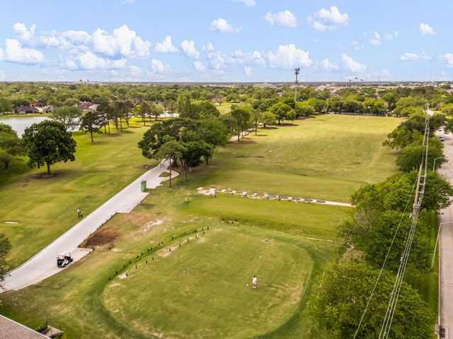 902 W Palmcrest Court, Pearland, TX 77584