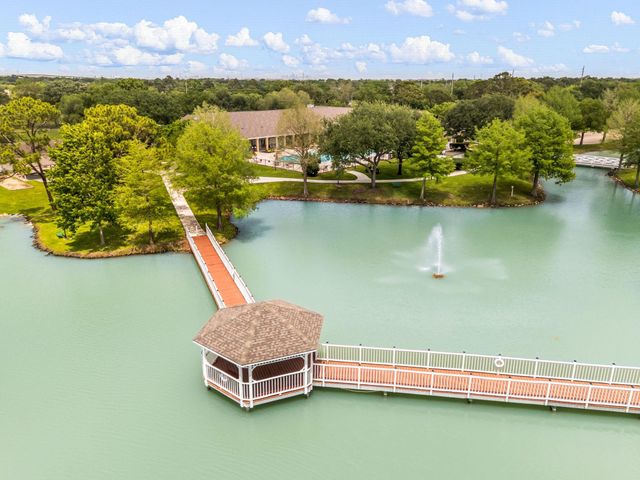 902 W Palmcrest Court, Pearland, TX 77584