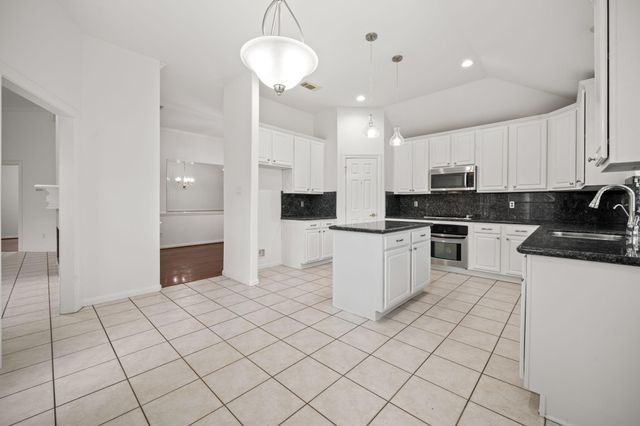 902 W Palmcrest Court, Pearland, TX 77584