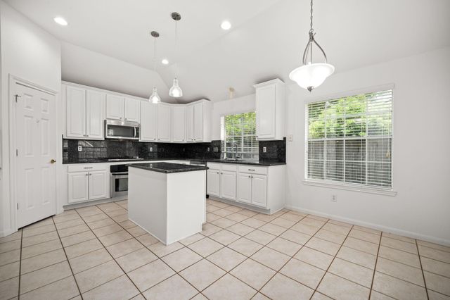 902 W Palmcrest Court, Pearland, TX 77584