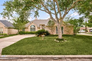 902 W Palmcrest Court, Pearland, TX 77584