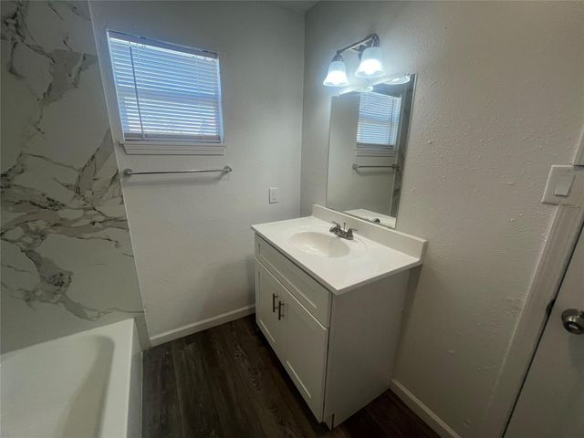 2302 35th Ave N, Texas City, TX 77590