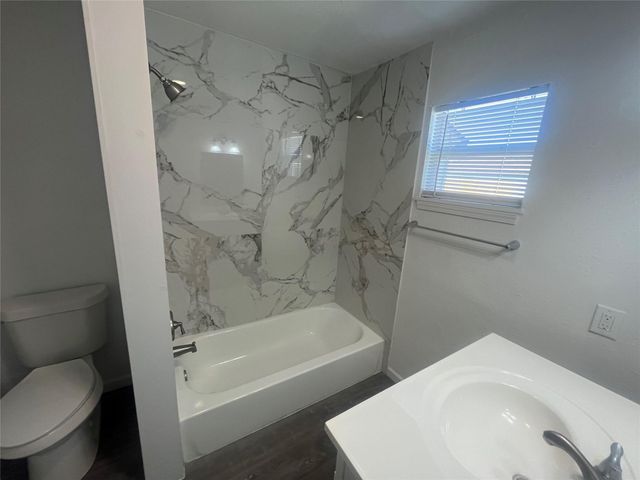 2302 35th Ave N, Texas City, TX 77590