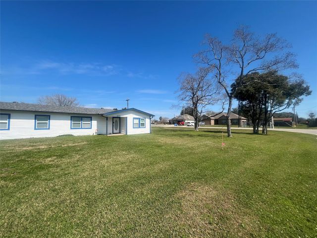 2302 35th Ave N, Texas City, TX 77590