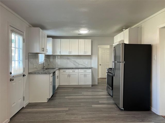 2302 35th Ave N, Texas City, TX 77590