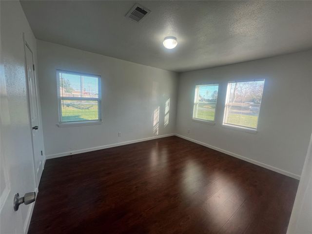 2302 35th Ave N, Texas City, TX 77590