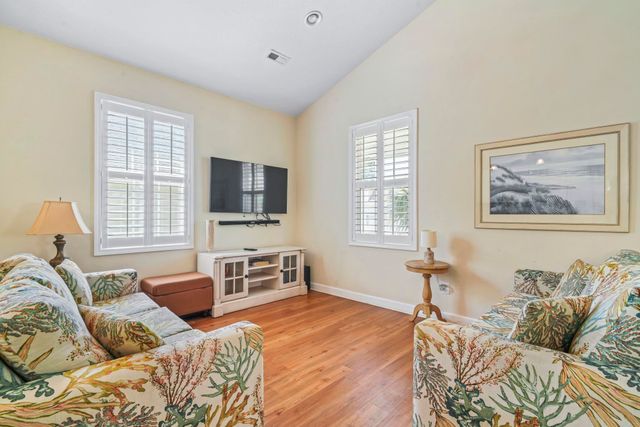 526 7th Ave. S, North Myrtle Beach, SC 29582