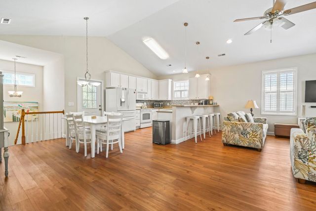 526 7th Ave. S, North Myrtle Beach, SC 29582