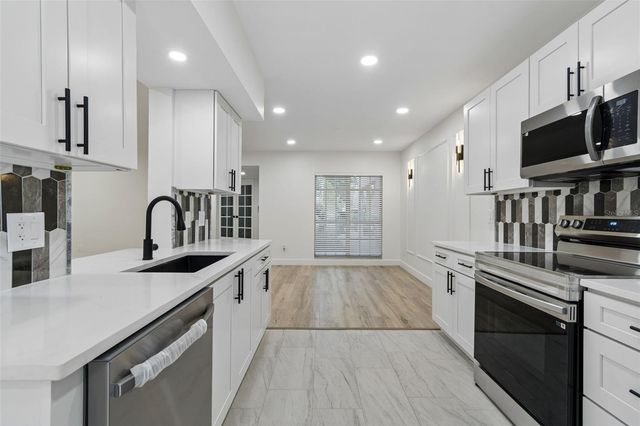 13934 CLUBHOUSE CIRCLE 8, Tampa, FL 33618