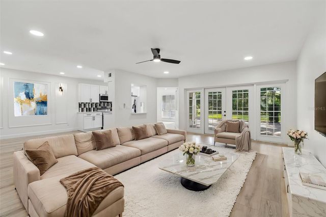 13934 CLUBHOUSE CIRCLE 8, Tampa, FL 33618