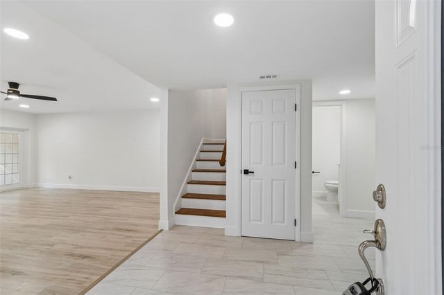 13934 CLUBHOUSE CIRCLE 8, Tampa, FL 33618